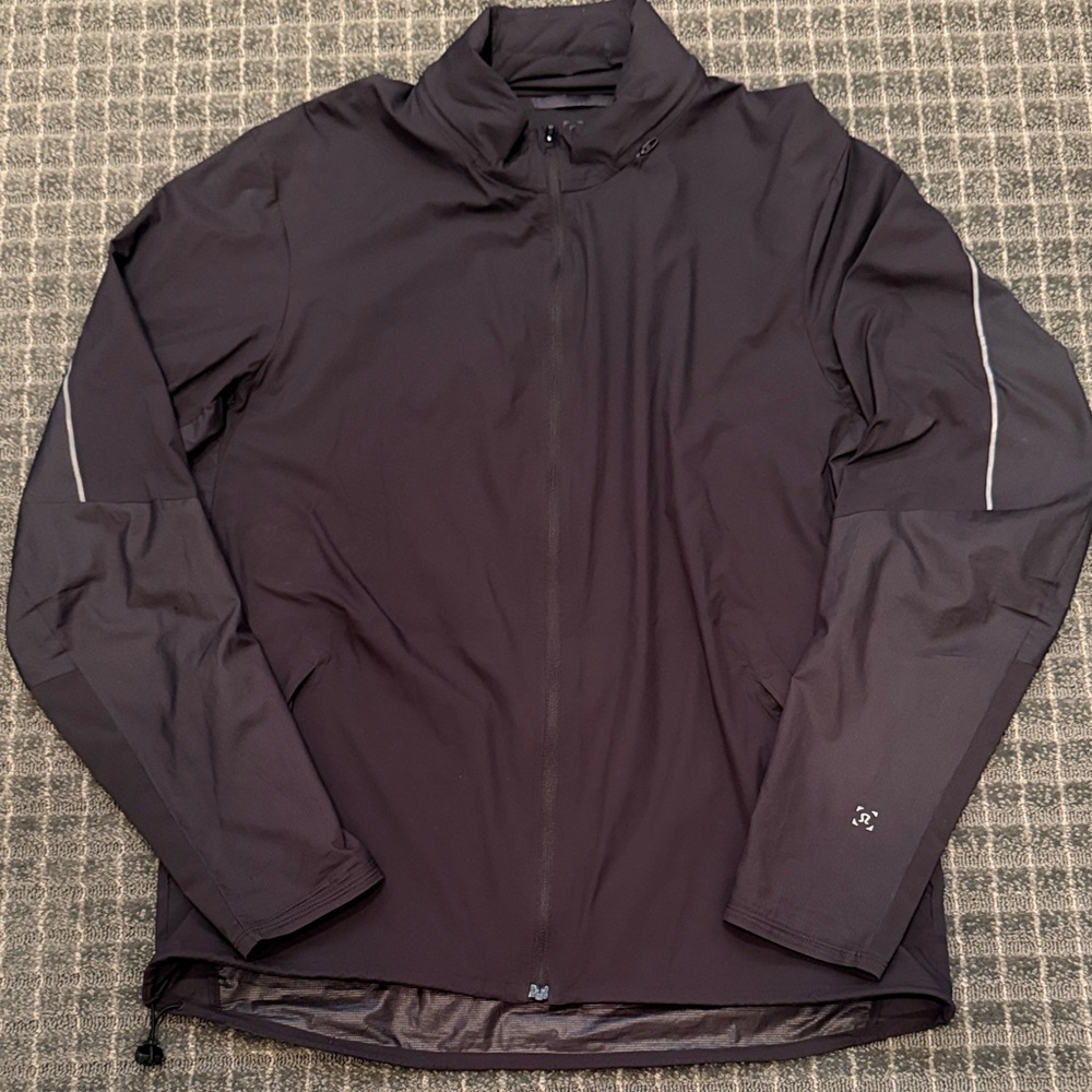 lululemon athletica Men's Black Windbreaker with Reflective Trim